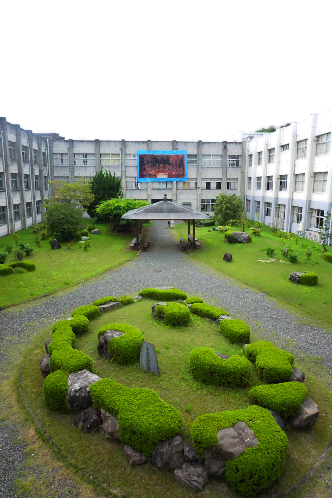 The garden courtyard in the middle of the school.