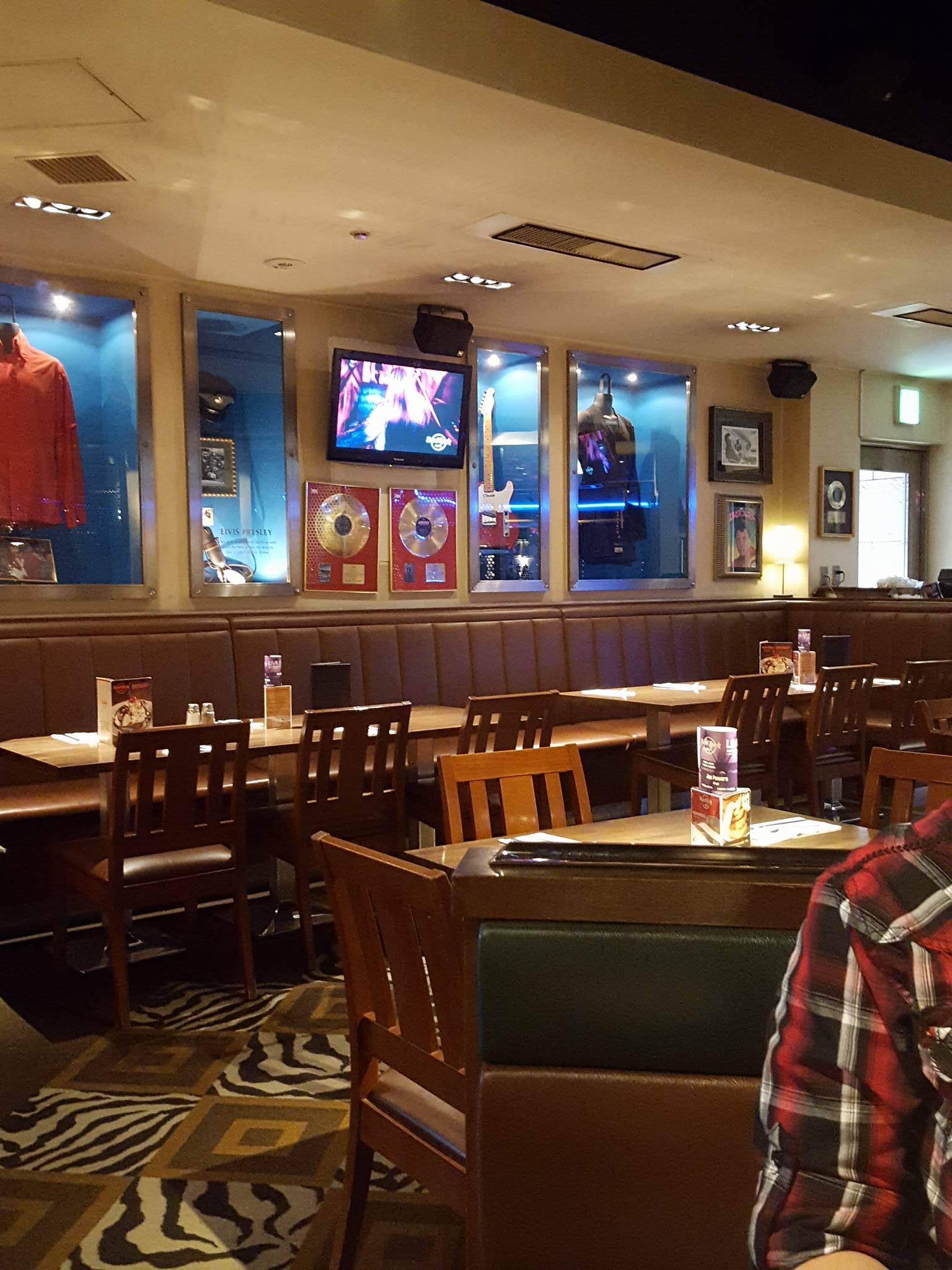 Hard Rock Cafe Osaka! I was surprised to hear a new song by Madonna here.